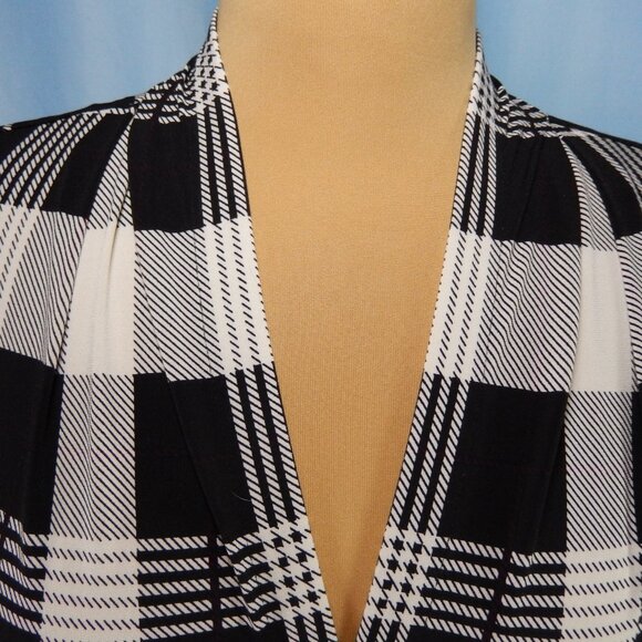 Calvin Klein Black & White Plaid V-Neck Small Sleeveless Career Top EUC - Picture 6 of 12